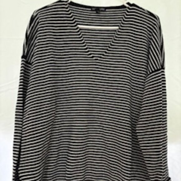 Eileen Fisher V-Neck Black and White Sweater - Picture 1 of 5